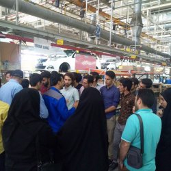 بازدید دانشجویان گروه مکانیک ازکارخانه ایران خودرو بینالود