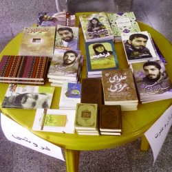 برگزاری نمایشگاه کتاب به مناسبت هفته قرآن و عترت در دانشگاه